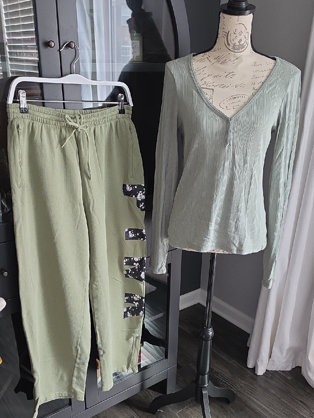 Light Sage Green Women’s Pajama Set - Long Sleeve Top & Drawstring Pants